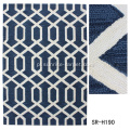 Podłokowany dywan z nowoczesnym wzorem